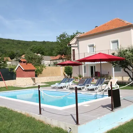 Villa Miramary *